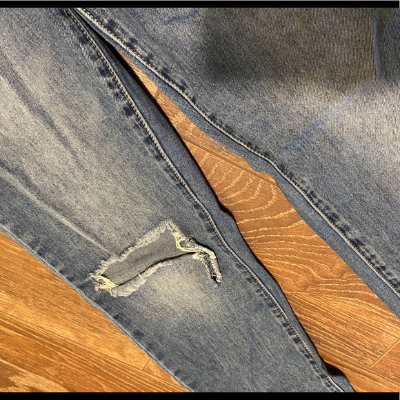 High Rise Mom Jeans 🔥 - Picture 6 of 9